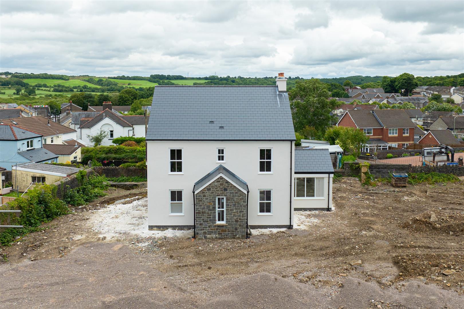 Clos Y Rheithordy, High Street, Nelson — photograph 4